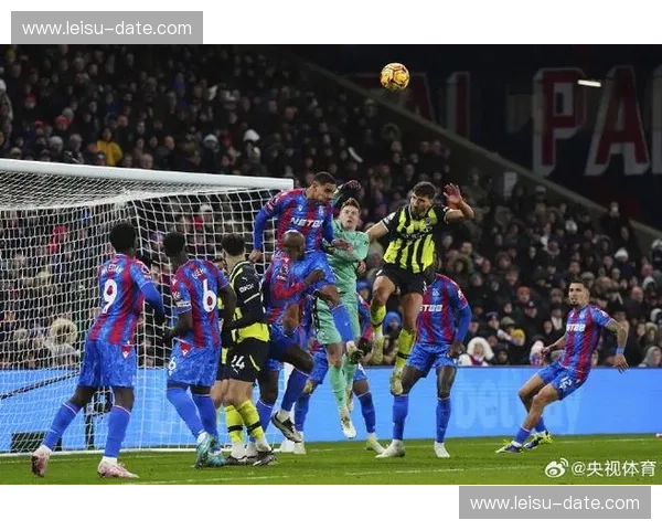 水晶宫35分中游徘徊,拉克鲁瓦闪击后染红暴露防守稳定性不足 水晶宫35分中游徘徊,拉克鲁瓦闪击后染红暴露防守稳定性不足